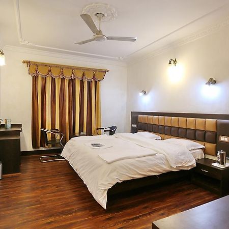 Hotel Ibni Kabeer Срінагар Екстер'єр фото