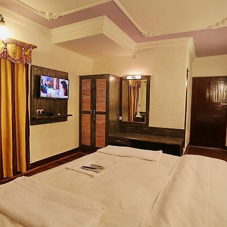 Hotel Ibni Kabeer Срінагар Екстер'єр фото