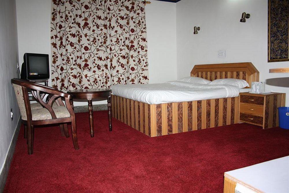 Hotel Ibni Kabeer Срінагар Екстер'єр фото