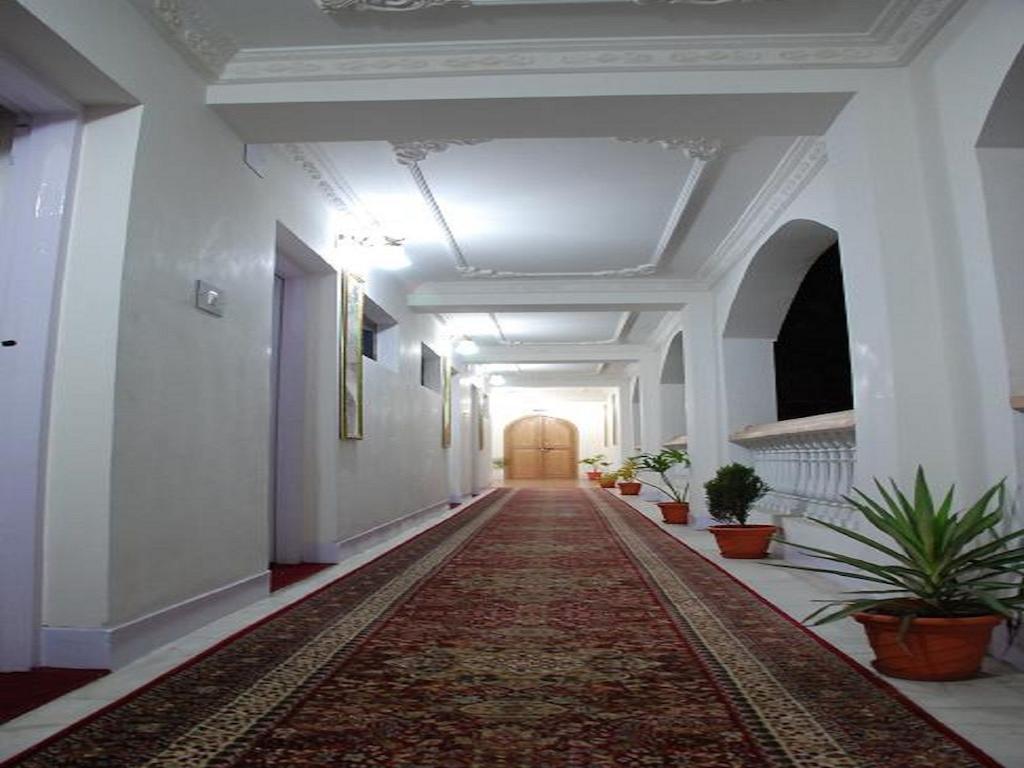 Hotel Ibni Kabeer Срінагар Екстер'єр фото
